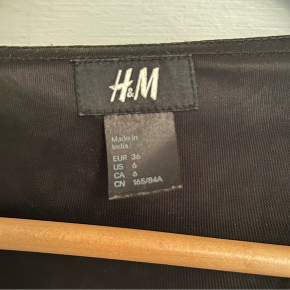 Black H&M Frilly Short Sleeve Blouse US6 S Party Club Feminine - Picture 9 of 12